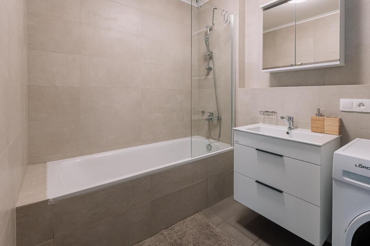 Skau 2 Old Town Family & Business Apartment 2 Floor Free Parking Братислава Екстериор снимка