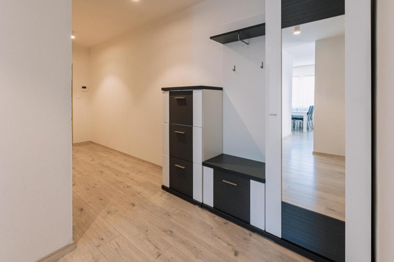 Skau 2 Old Town Family & Business Apartment 2 Floor Free Parking Братислава Екстериор снимка