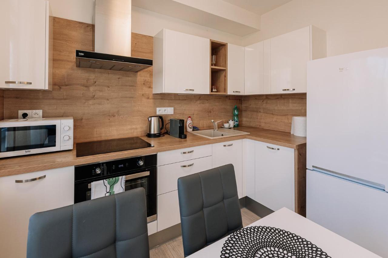 Skau 2 Old Town Family & Business Apartment 2 Floor Free Parking Братислава Екстериор снимка