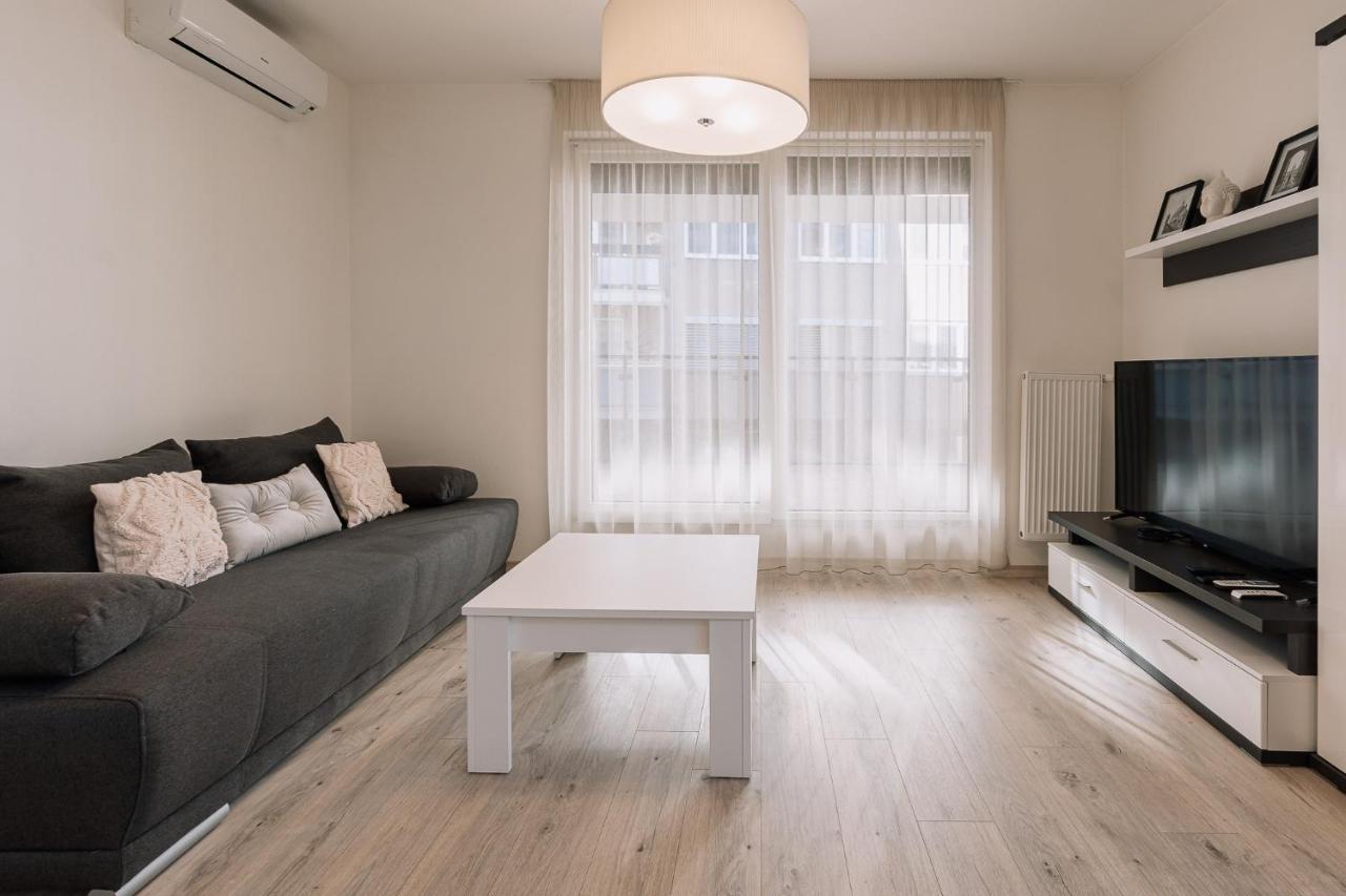 Skau 2 Old Town Family & Business Apartment 2 Floor Free Parking Братислава Екстериор снимка